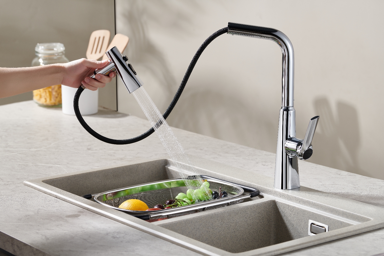 QM-91332 Single Handle Pull-Out Kitchen Faucet QM-91332 Single Handle Pull-Out Kitchen Faucet